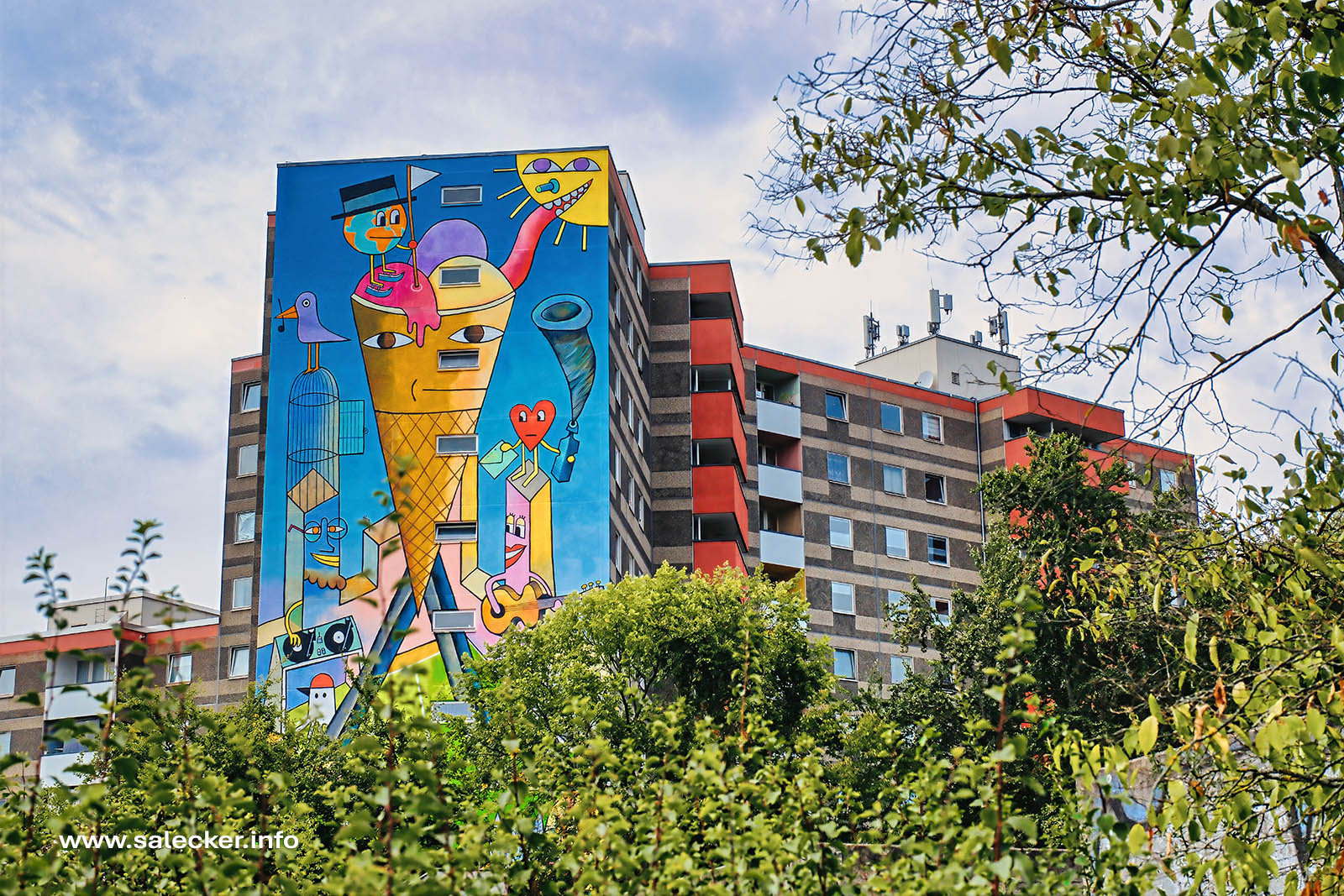 „The IceCream Man“ – Neues Mural im Falkenhagener Feld (Foto: www.salecker.info)